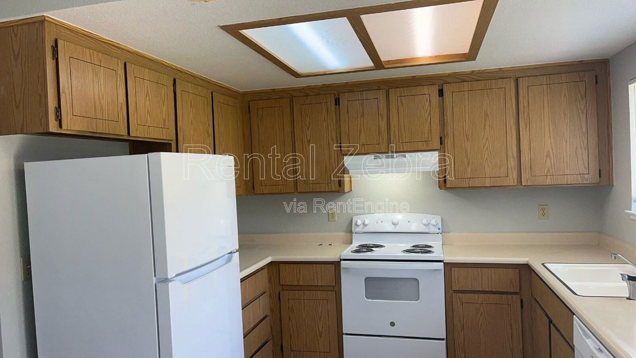 1891 Santa Monica St - Photo 4 of 26