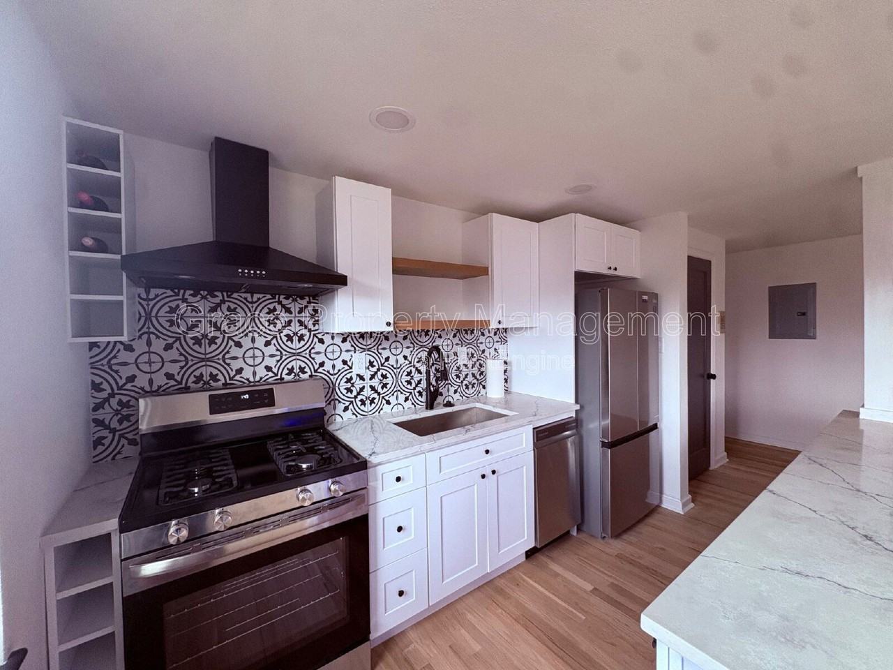 505 N Logan St #12 - Photo 4 of 26