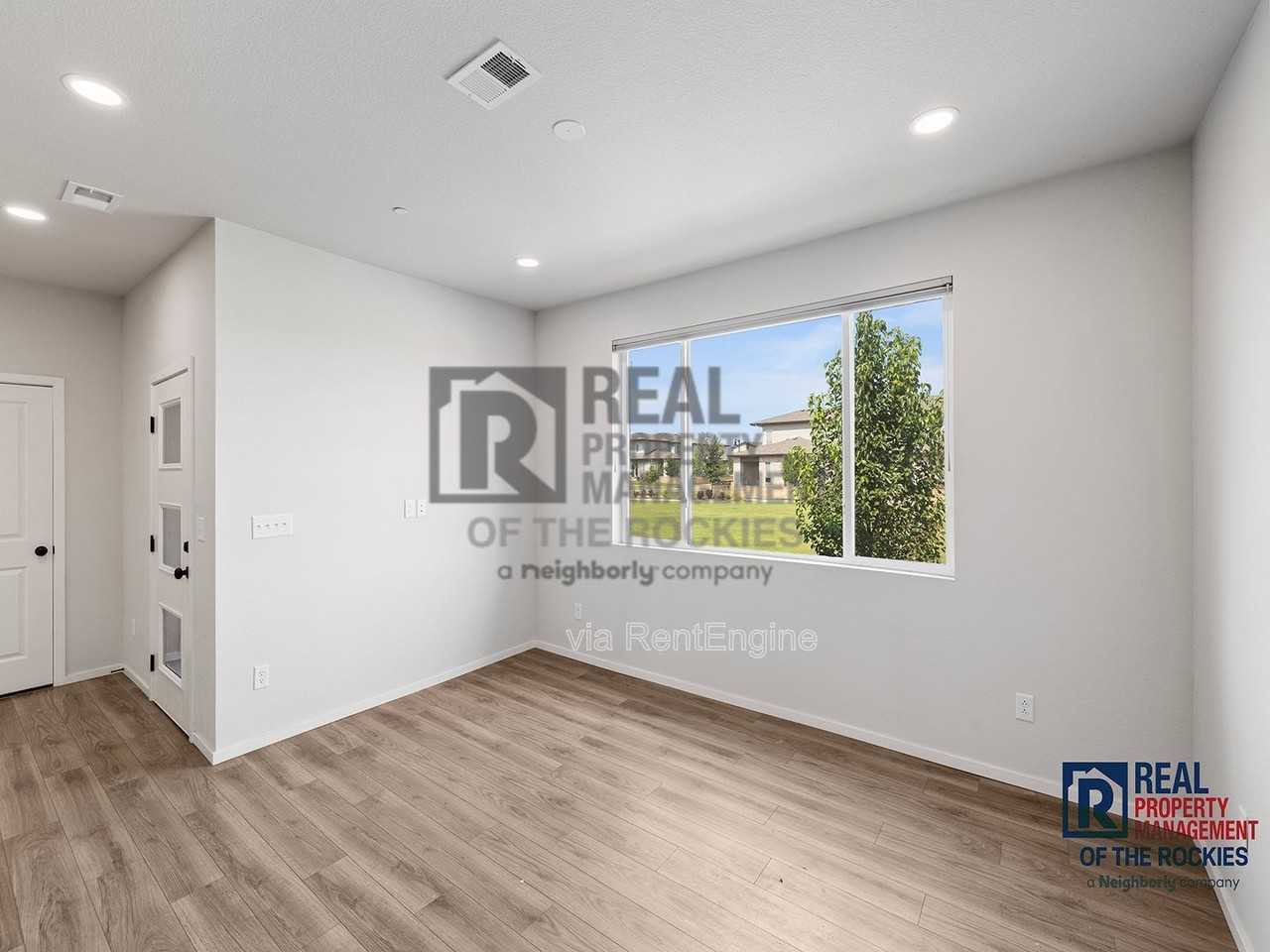 4804 Denys Dr - Photo 4 of 20