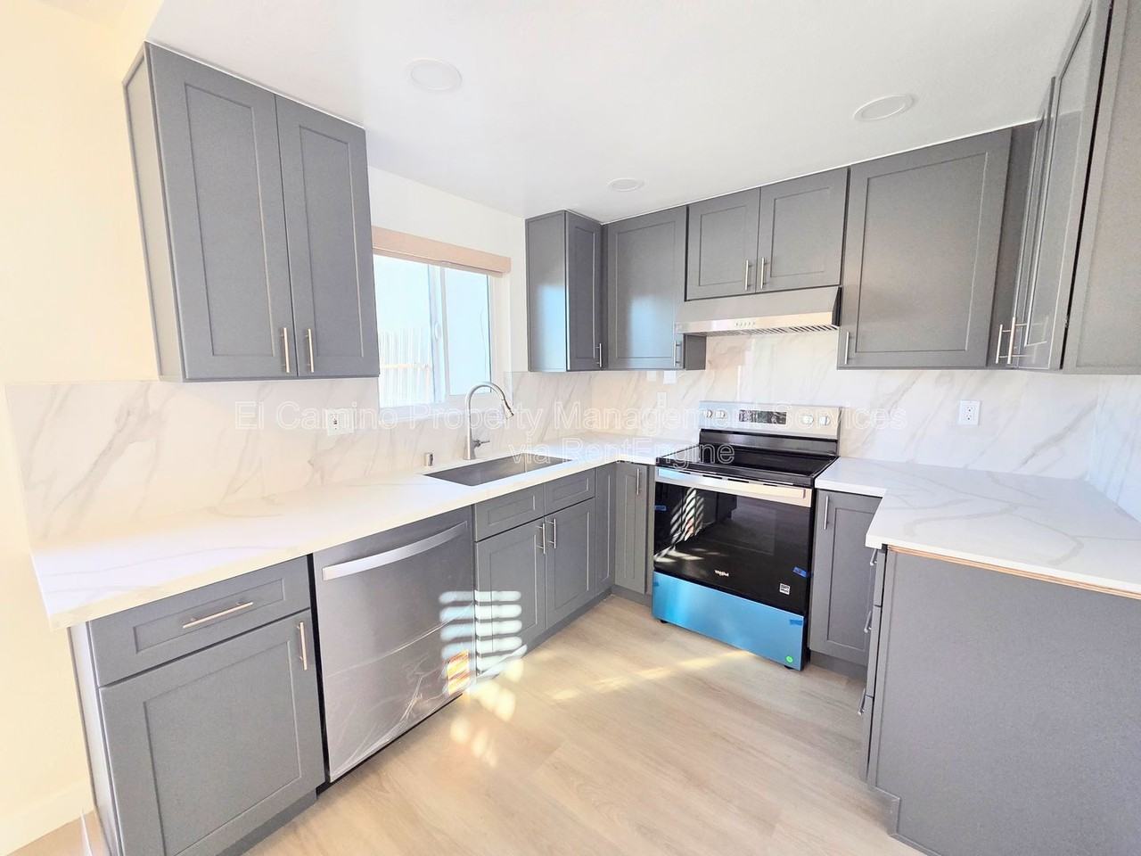 10421 Carlyle Ct - Photo 4 of 26