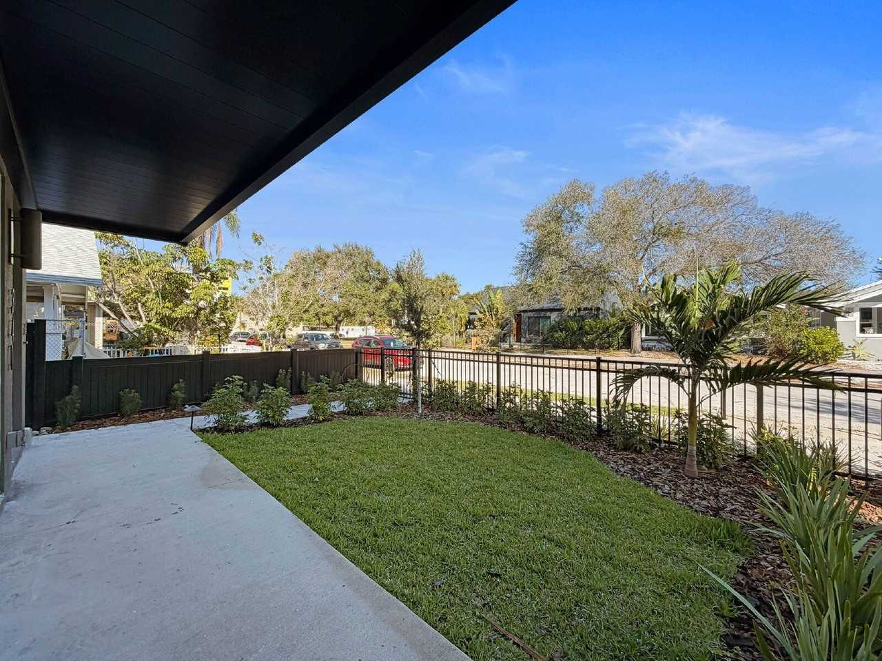 340 14th St N - Photo 2 of 43