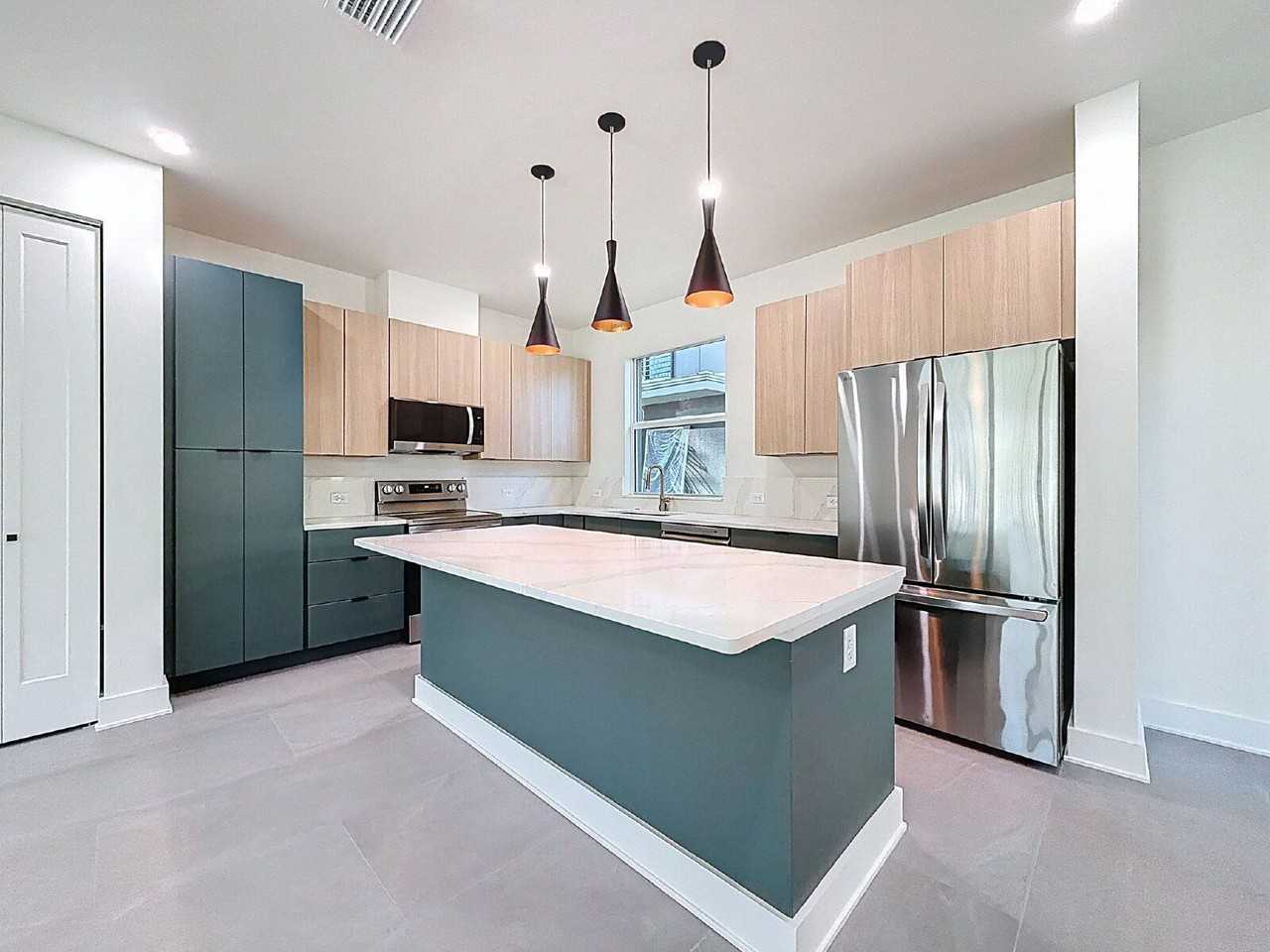 340 14th St N - Photo 4 of 43