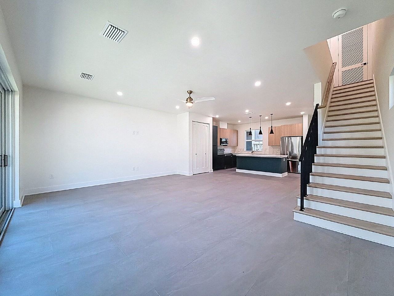 340 14th St N - Photo 7 of 43