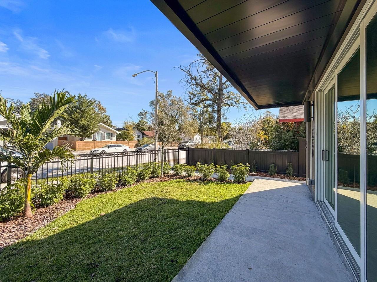 334 14th St N - Photo 5 of 43