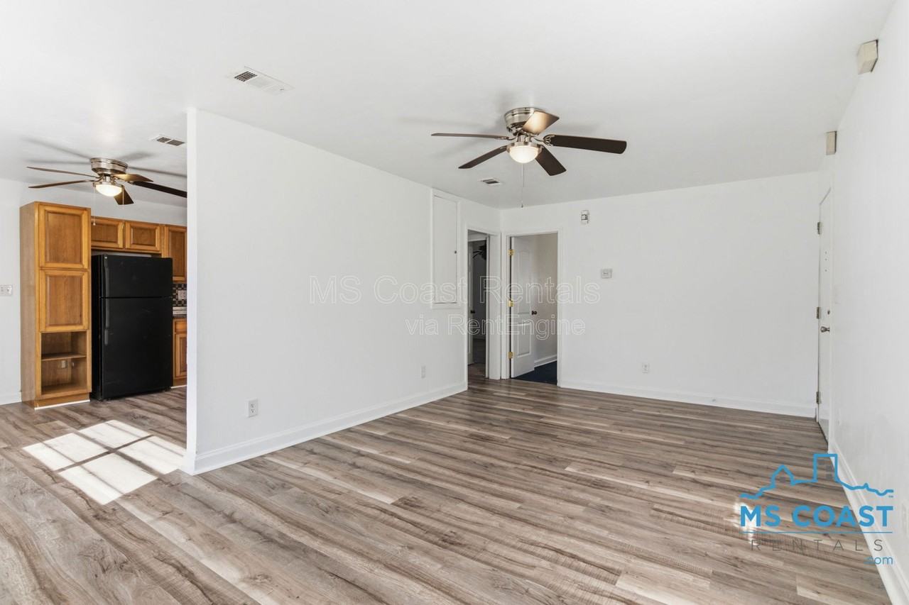 3007 Meteor St - Photo 5 of 19