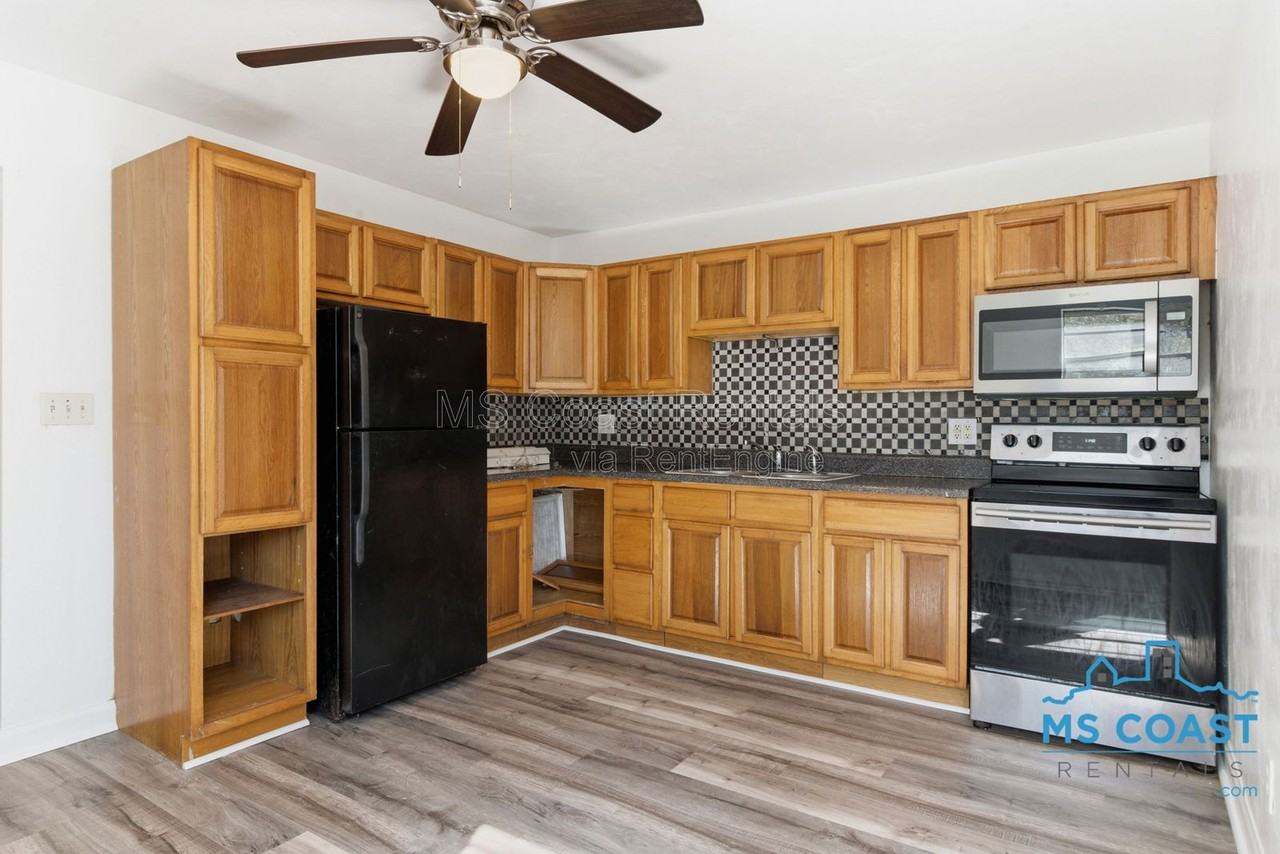 3007 Meteor St - Photo 6 of 19