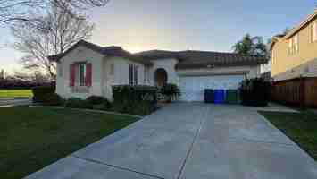 featured image of 4725 Dandelion Loop