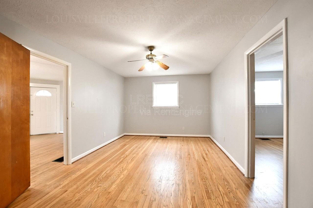 170 Gillette Ave #A - Photo 4 of 18