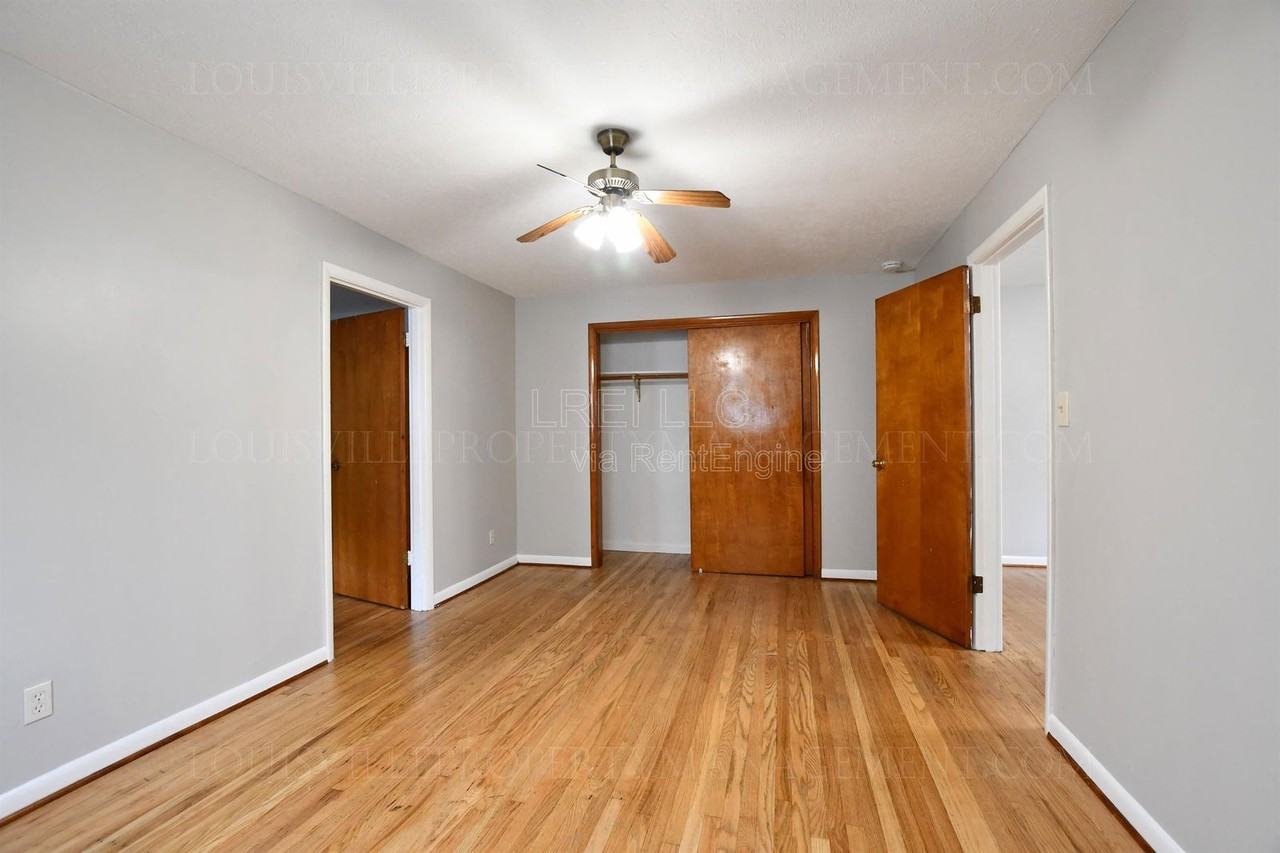 170 Gillette Ave #A - Photo 6 of 18