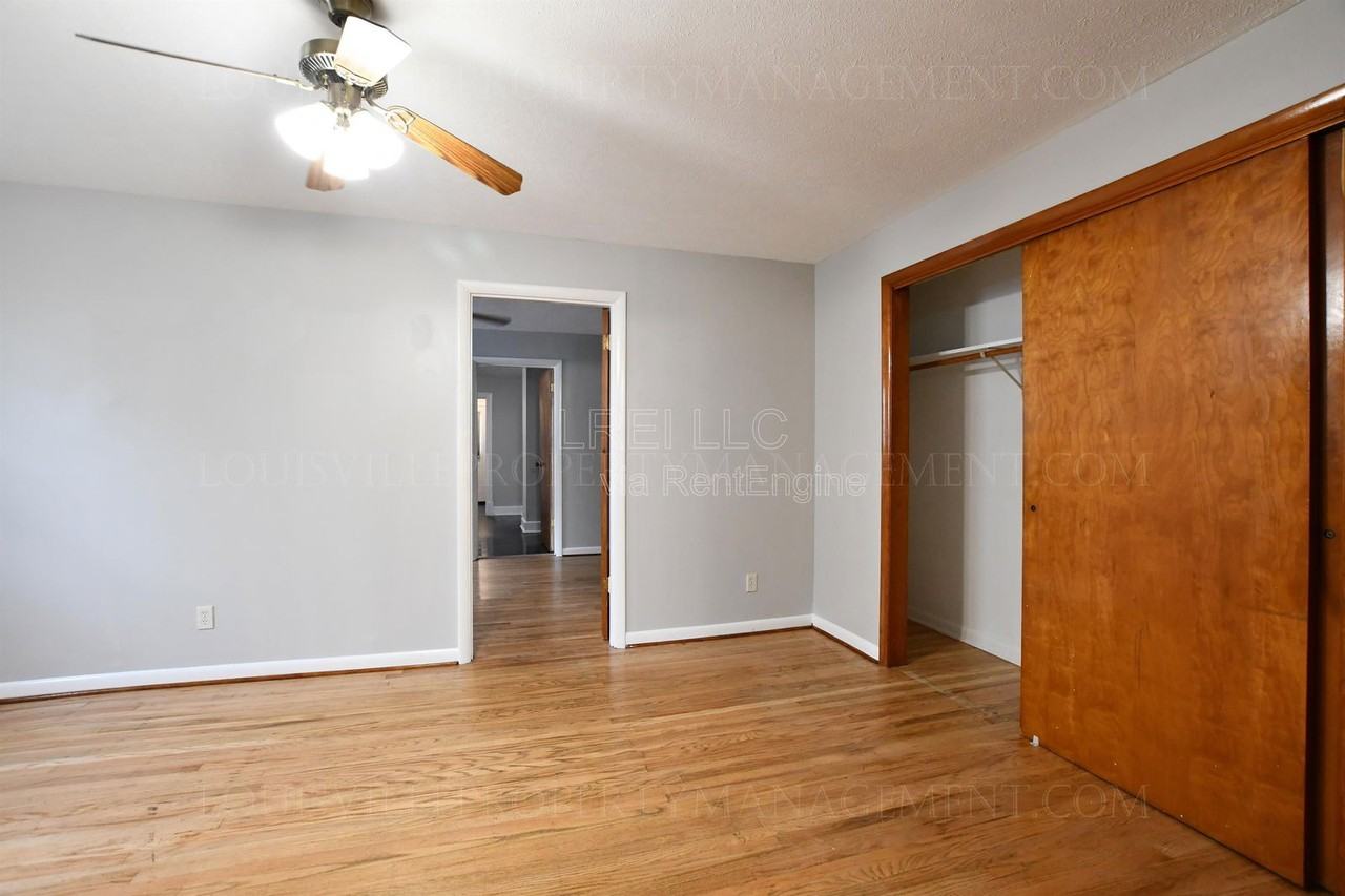 170 Gillette Ave #A - Photo 7 of 18