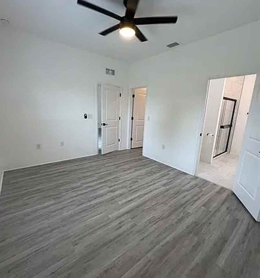 4697 Golfview Blvd - Photo 4 of 11