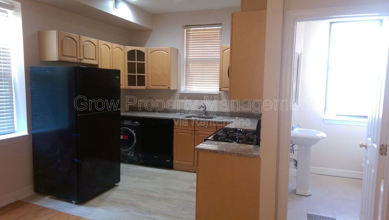 1518 Parrish St #2 - Photo 7 of 8