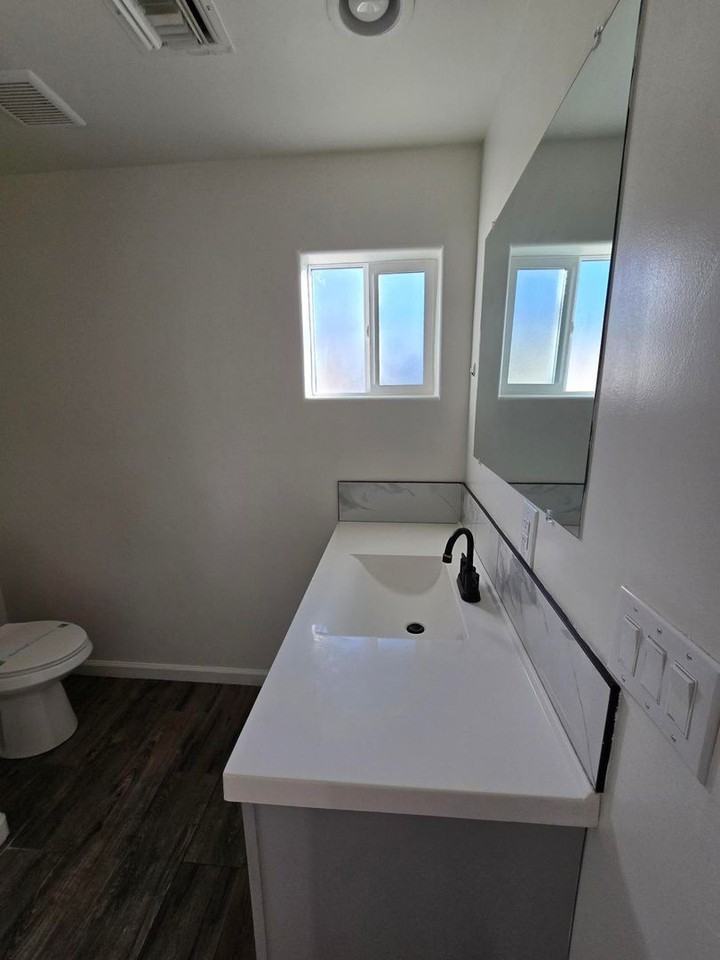 332 W Illinois St #3 - Photo 7 of 27