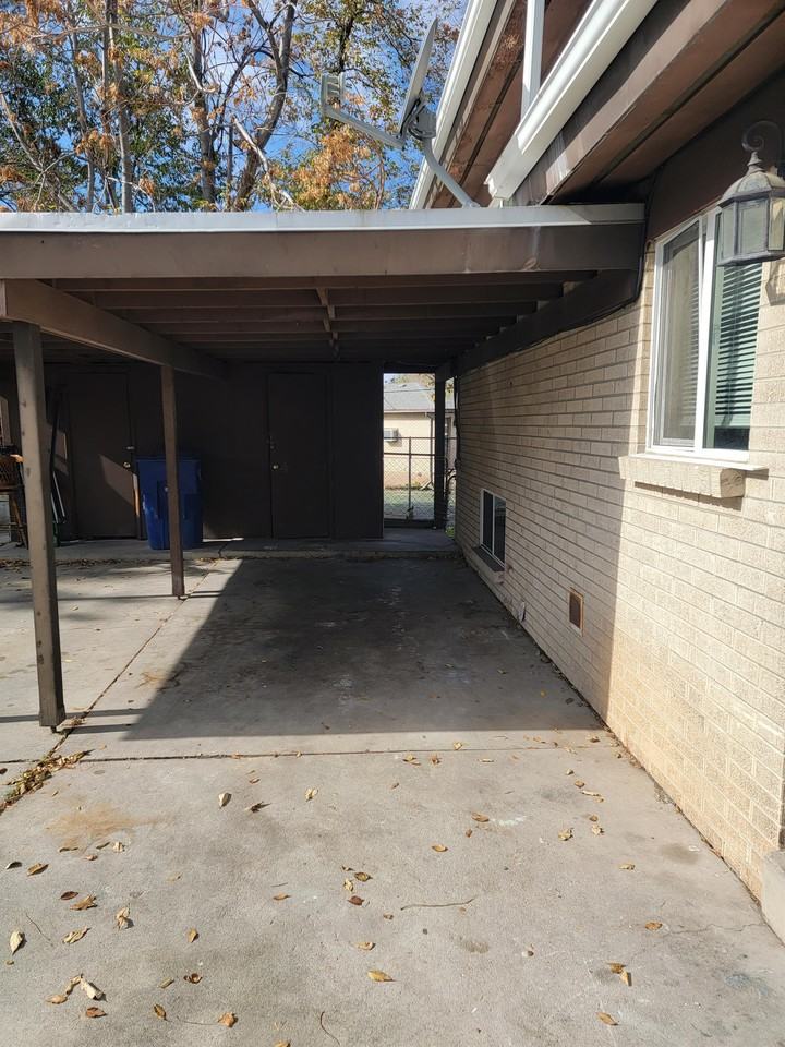 3212 S 2125 E - Photo 4 of 34