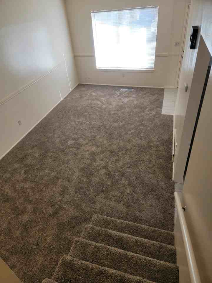 3212 S 2125 E - Photo 6 of 34