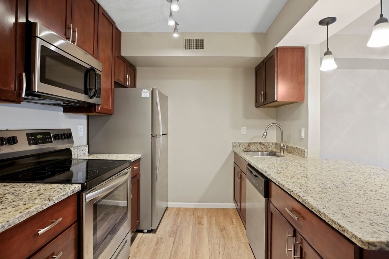 Waterford Place Townhomes - Photo 6 of 22