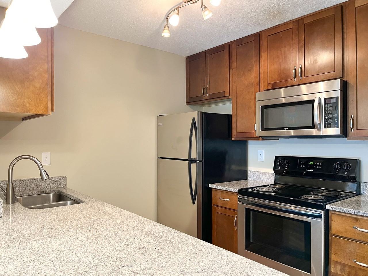 Waterford Place Townhomes - Photo 7 of 22