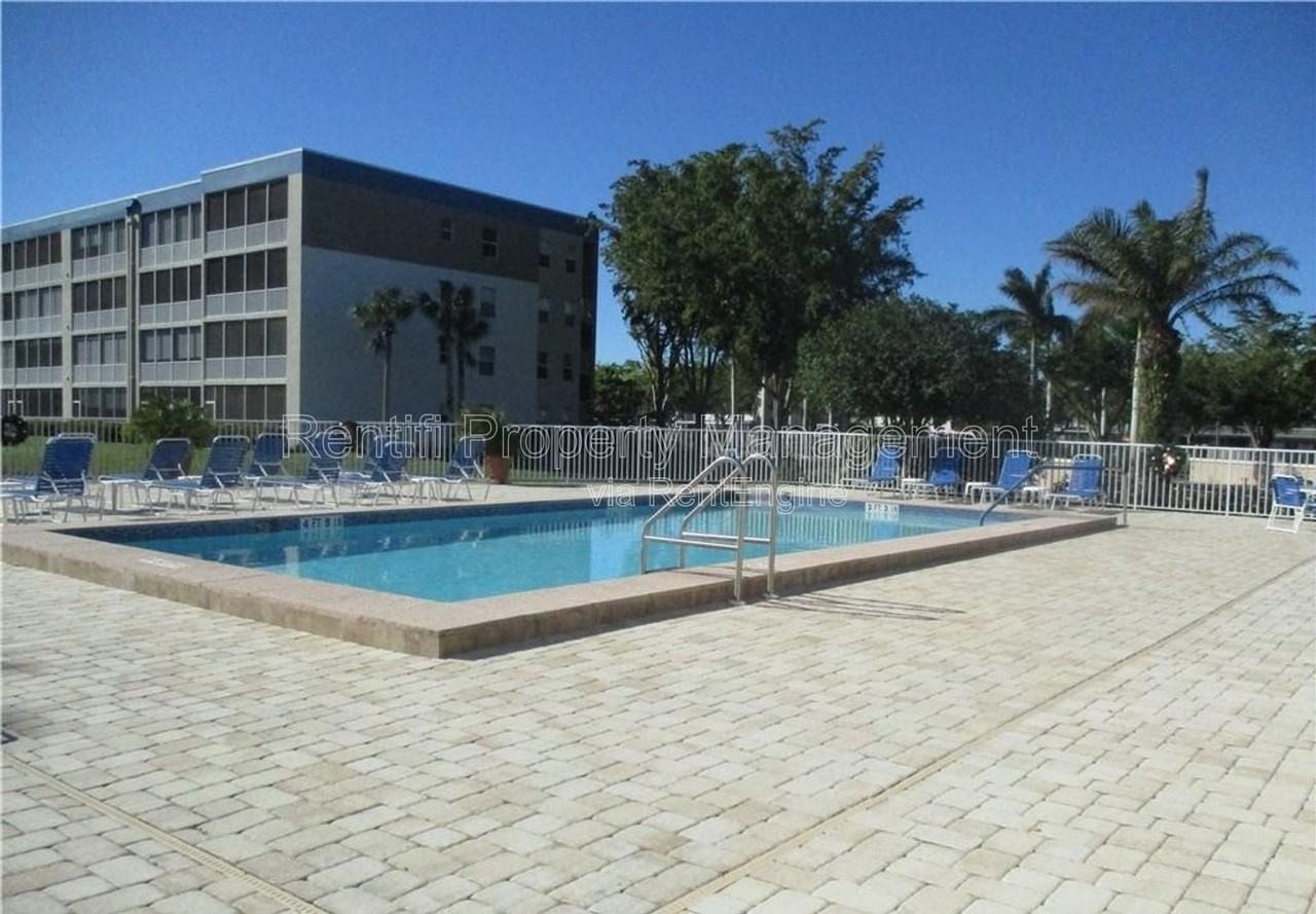 14931 Park Lake Dr #212 - Photo 3 of 14