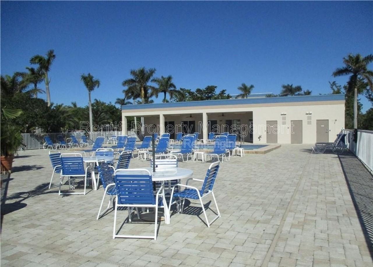 14931 Park Lake Dr #212 - Photo 4 of 14