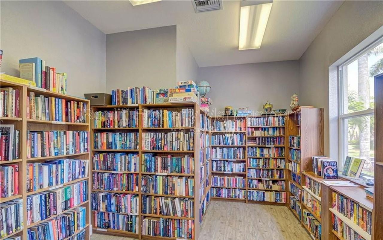 14931 Park Lake Dr #212 - Photo 7 of 14