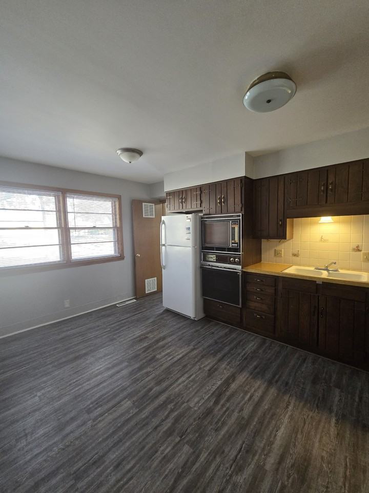 3003 E Funston St - Photo 3 of 20