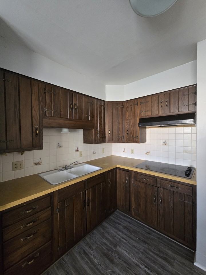 3003 E Funston St - Photo 4 of 20