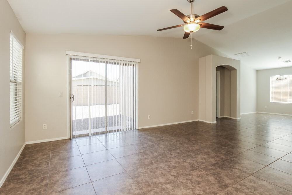 5727 S 17th Ave - Photo 3 of 16