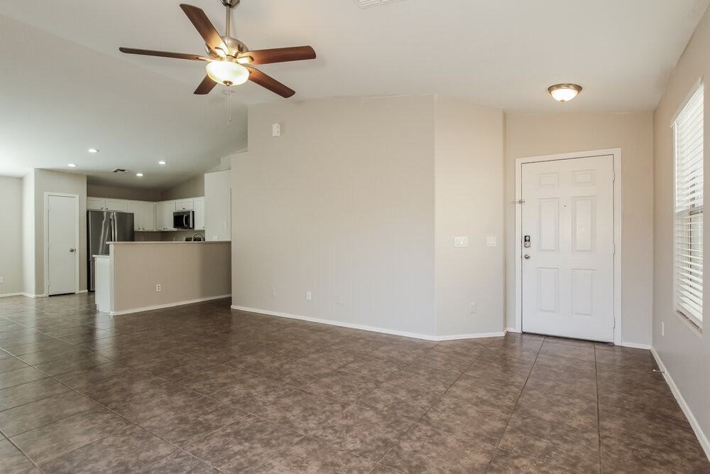 5727 S 17th Ave - Photo 4 of 16