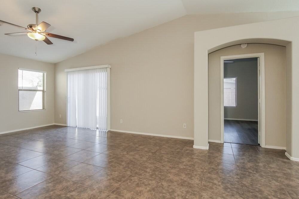 5727 S 17th Ave - Photo 5 of 16