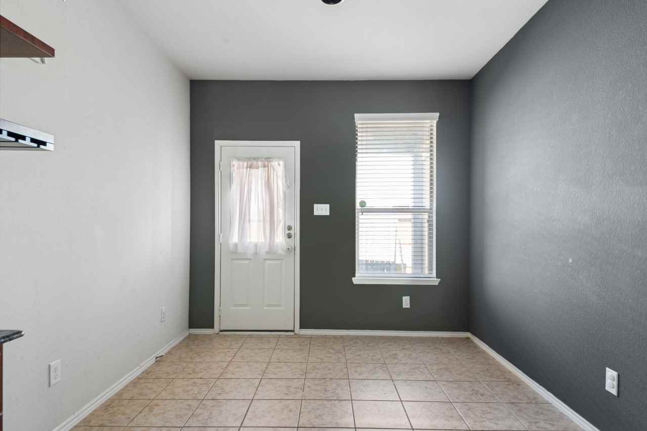 1819 Killiney Ct - Photo 2 of 20