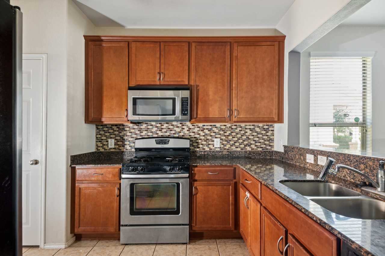 1819 Killiney Ct - Photo 3 of 20