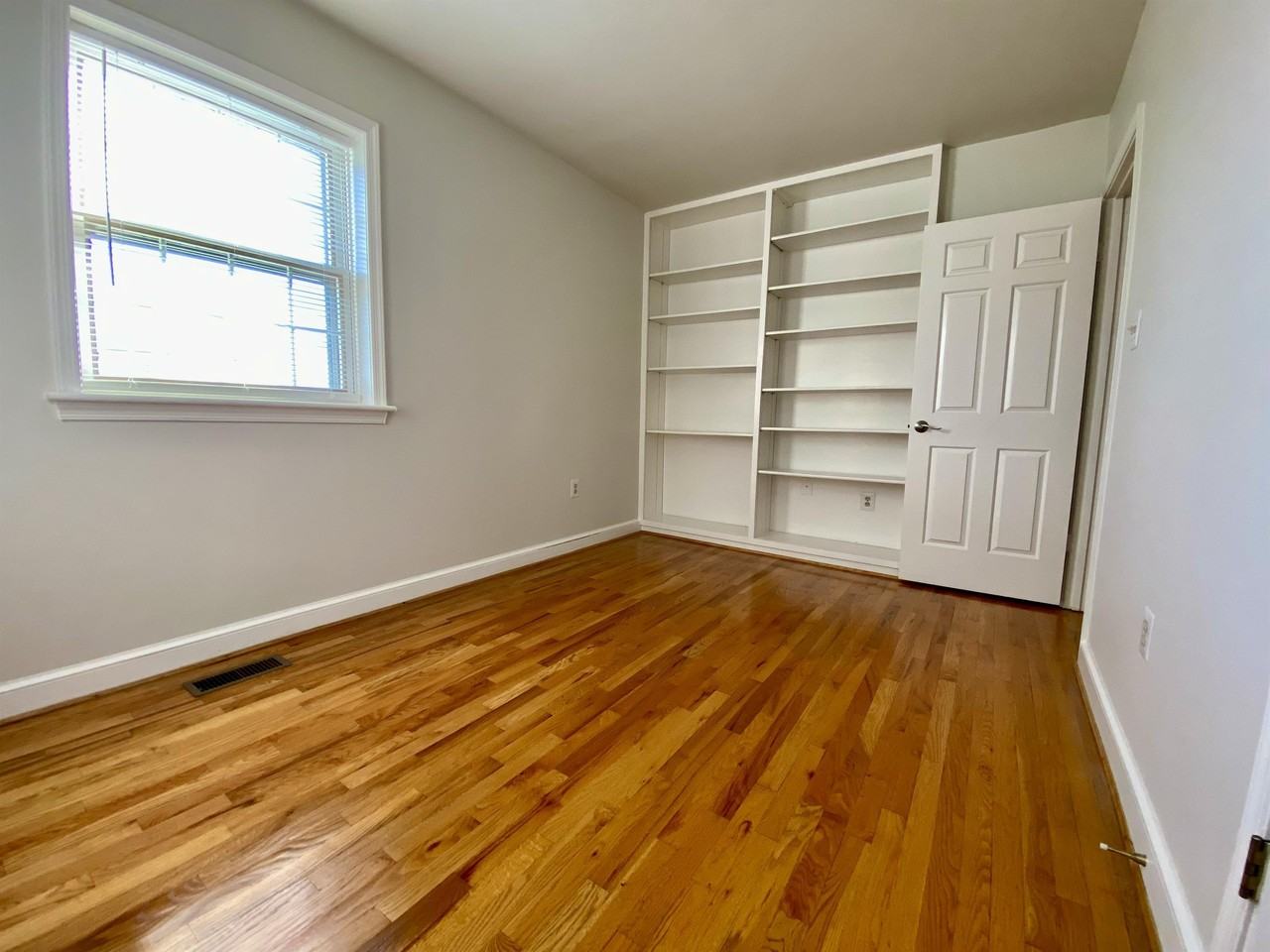 806 S Patrick St #4 - Photo 3 of 17