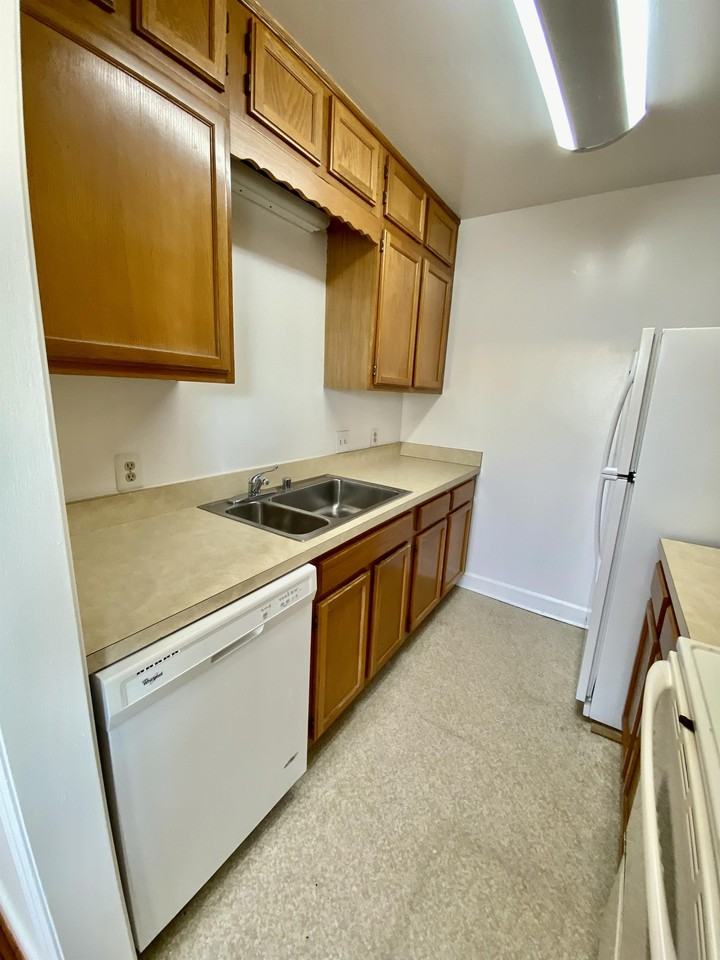 806 S Patrick St #4 - Photo 5 of 17