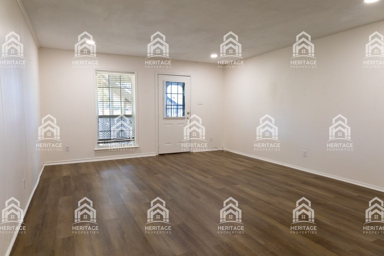 91 Runaway Bay Dr #127 - Photo 5 of 18