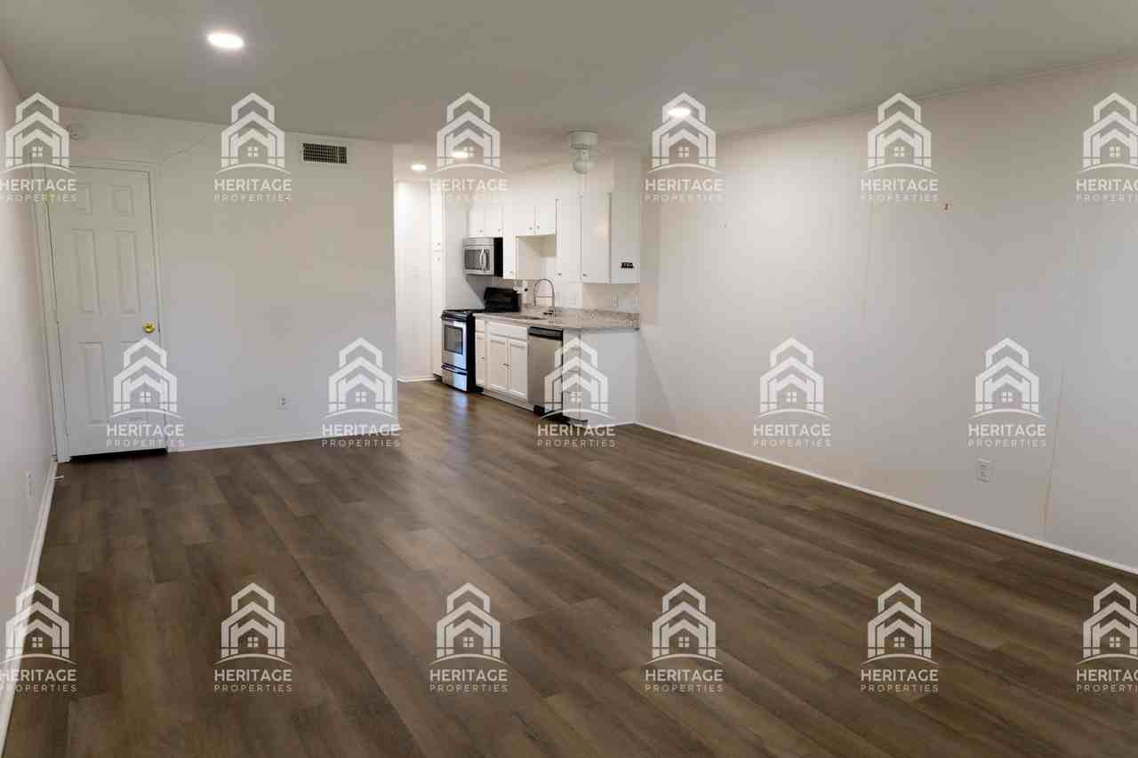 91 Runaway Bay Dr #127 - Photo 6 of 18