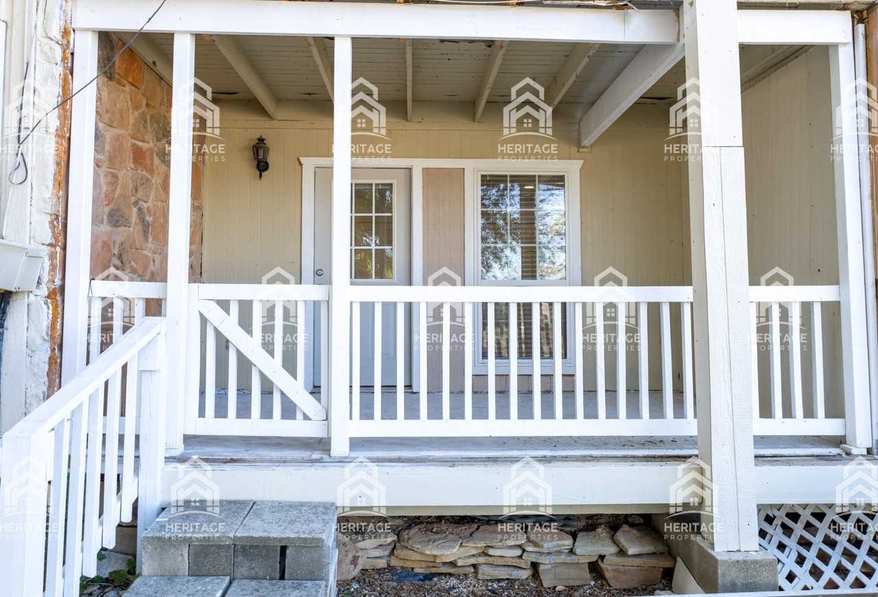 91 Runaway Bay Dr #127 - Photo 4 of 18