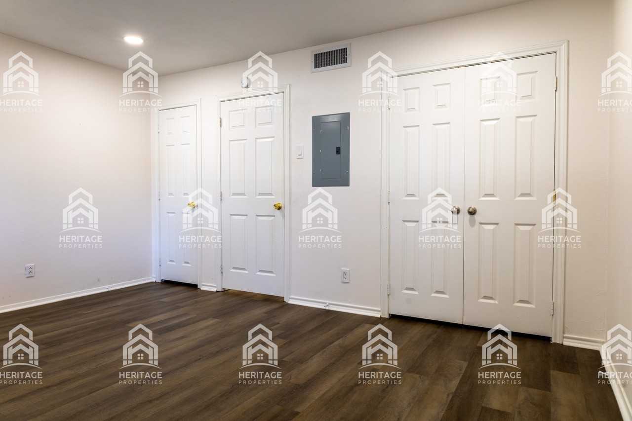 91 Runaway Bay Dr #127 - Photo 3 of 18