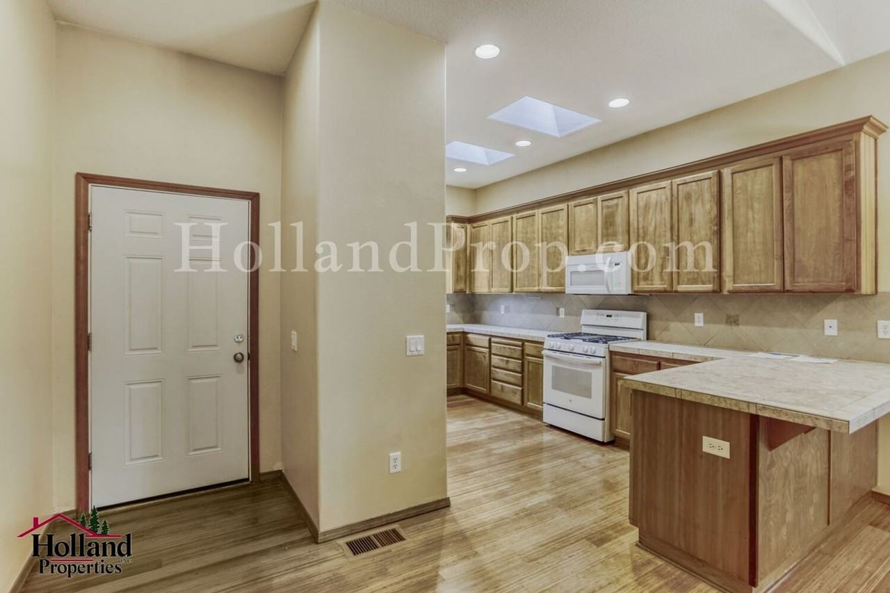 12712 Sw Rocky Mountain Ct - Photo 7 of 29