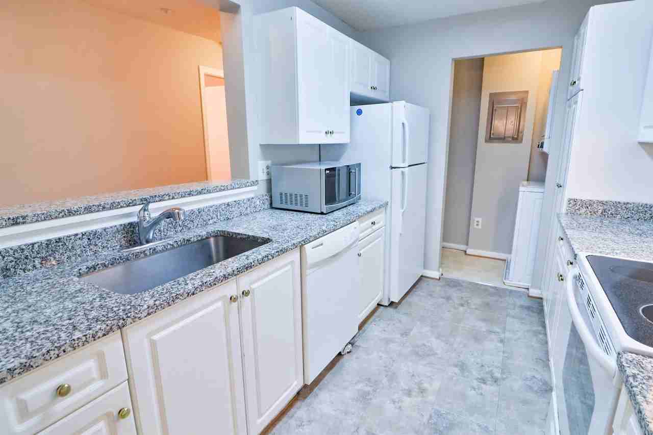 12902 Churchill Ridge Cir #8 - Photo 6 of 35