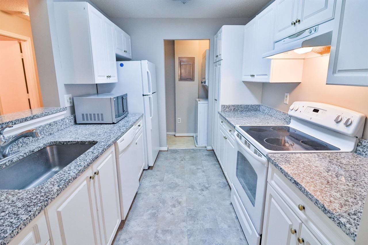 12902 Churchill Ridge Cir #8 - Photo 6 of 35