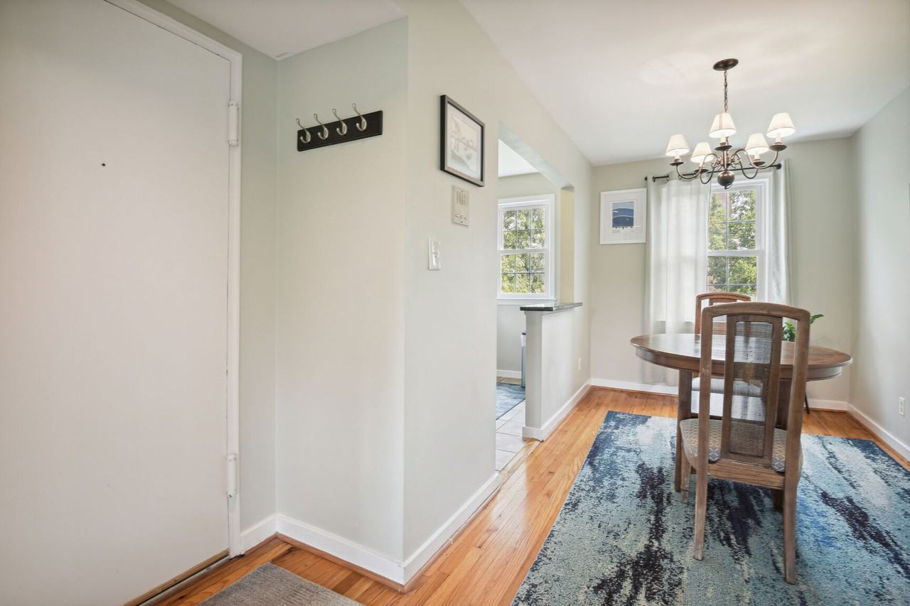 2202 Washington Ave #302 - Photo 3 of 27