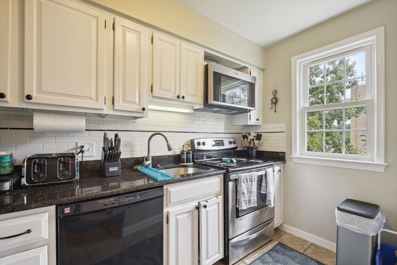 2202 Washington Ave #302 - Photo 7 of 27