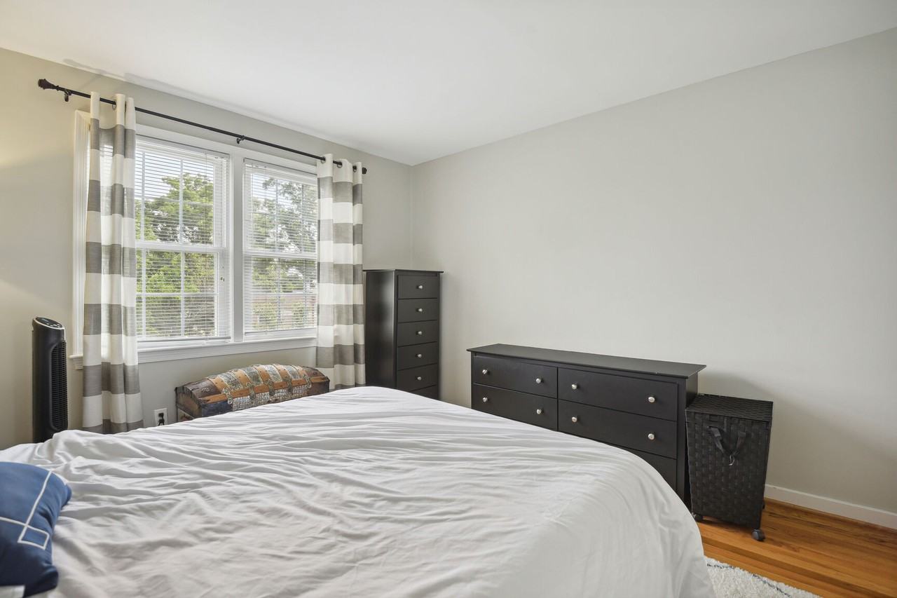 2202 Washington Ave #302 - Photo 2 of 27