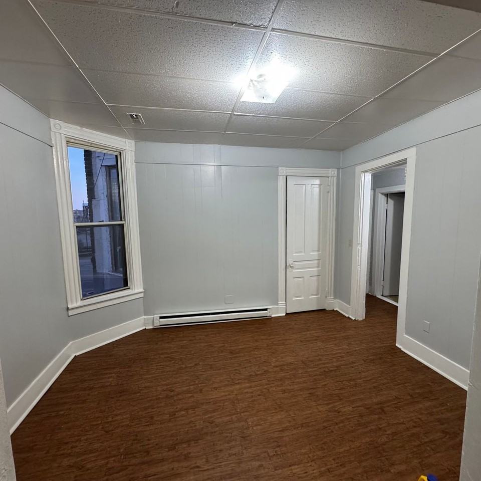 432 W 3rd St #4 - Photo 4 of 9