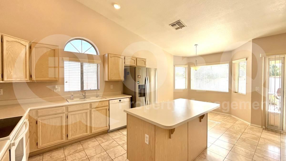 819 E Cindy St - Photo 3 of 10