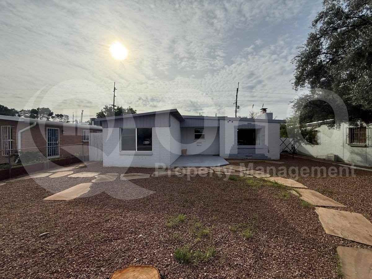 3014 E 19th St - Photo 3 of 10