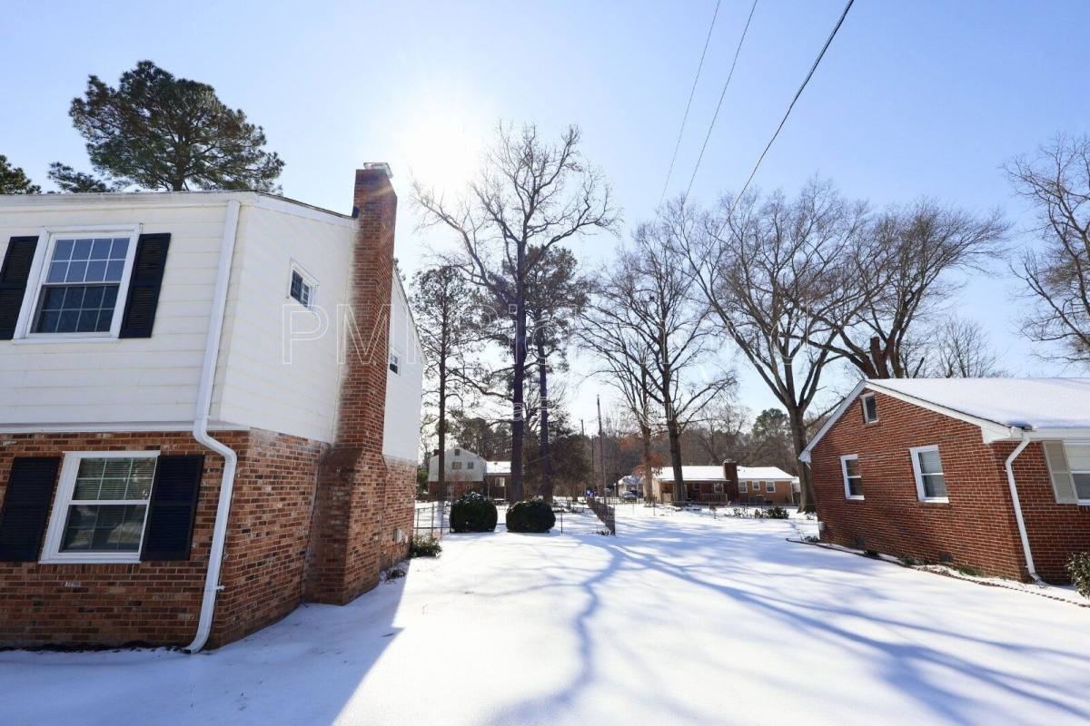 6521 Parliament Rd - Photo 3 of 10