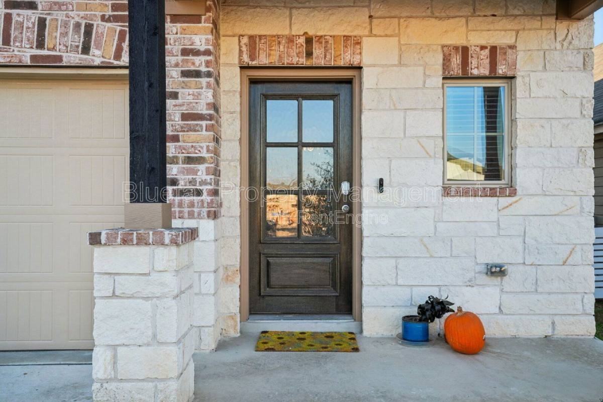 13218 Chanute Field Dr - Photo 3 of 10