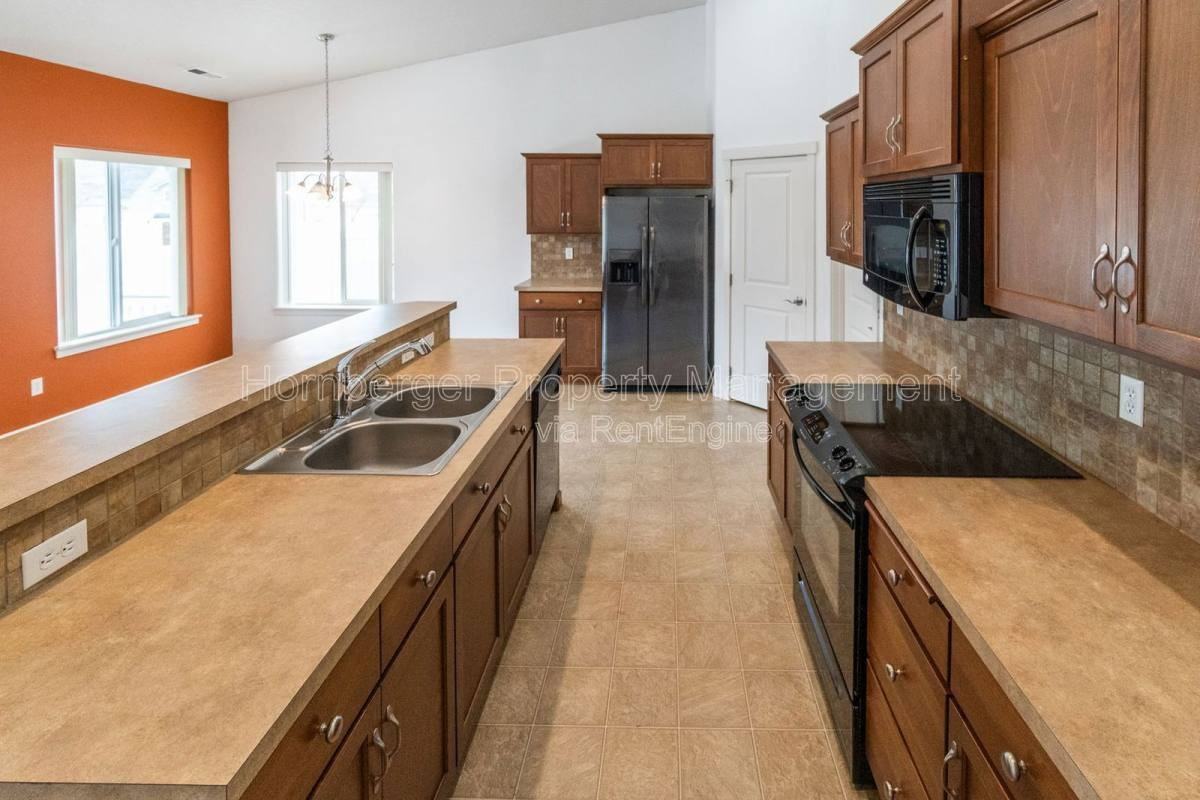 1807 E Vanetta Ave - Photo 3 of 10