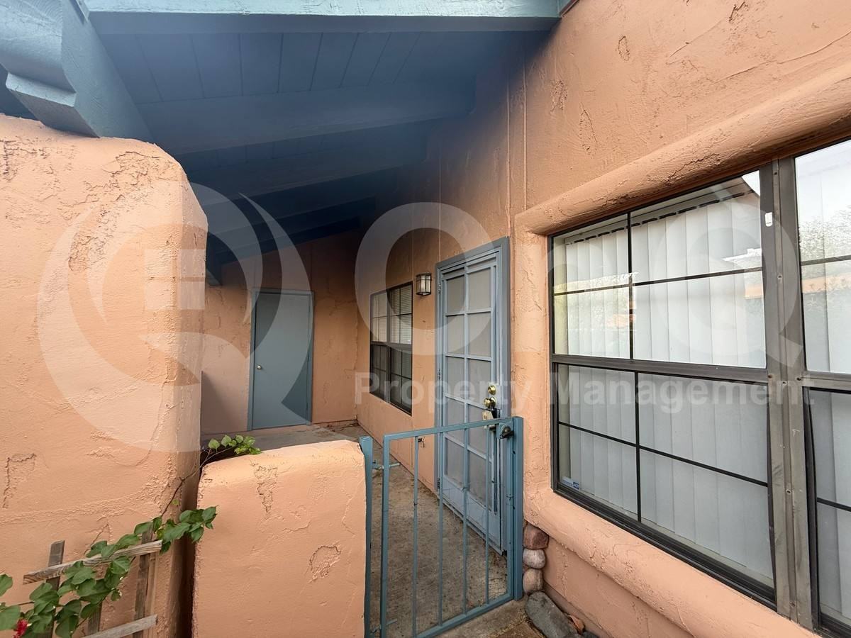 5434 N Via Del Arbolito - Photo 2 of 10